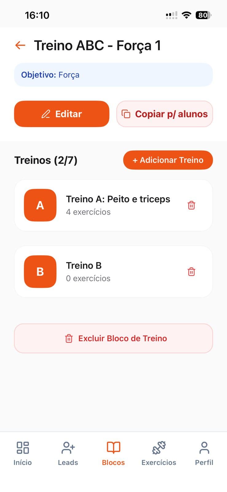 Tela do app mostrando um bloco de treino com Treinos A e B no Reavit