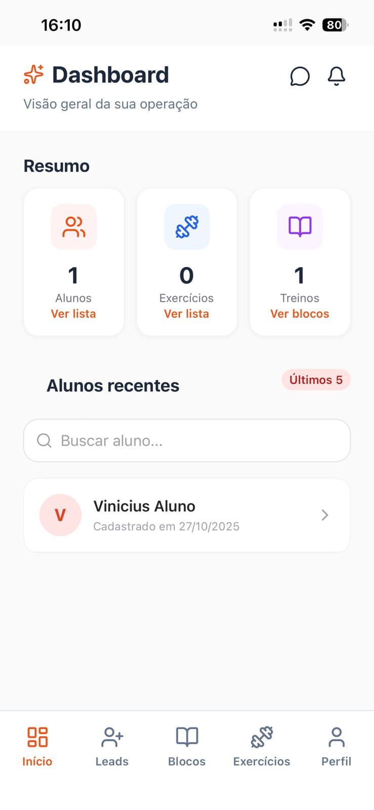 Dashboard do personal com resumo de alunos, exercícios e treinos